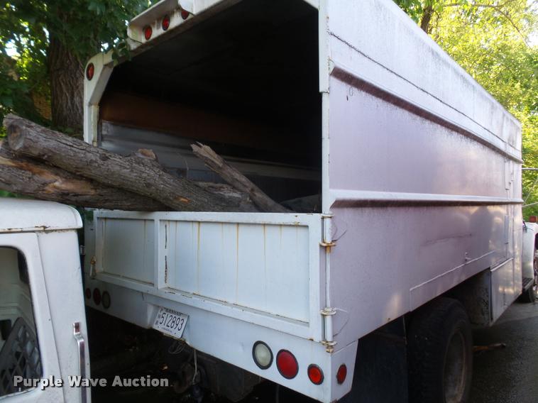 image for item DA6441 1984 International S1700 chip bed dump truck