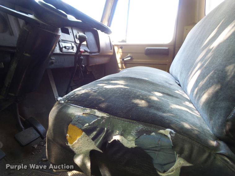 image for item DA6441 1984 International S1700 chip bed dump truck