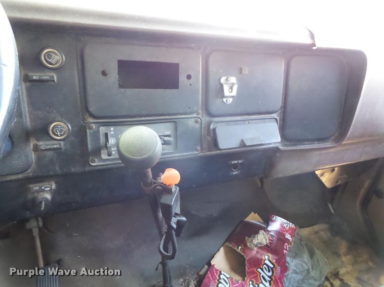 image for item DA6441 1984 International S1700 chip bed dump truck