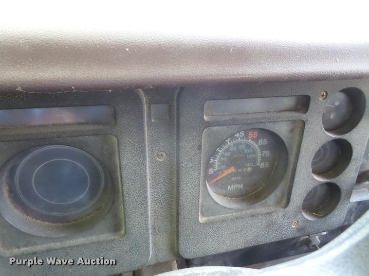 image for item DA6441 1984 International S1700 chip bed dump truck