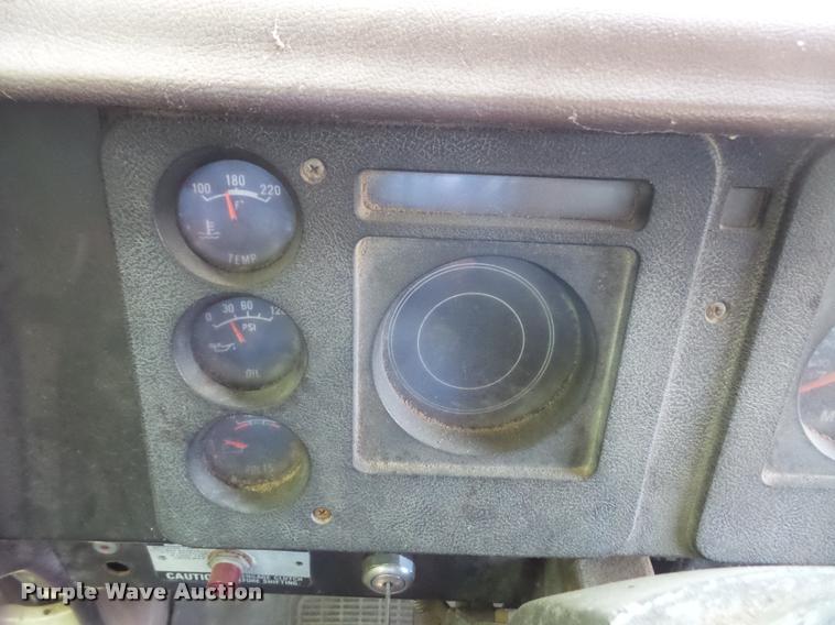 image for item DA6441 1984 International S1700 chip bed dump truck