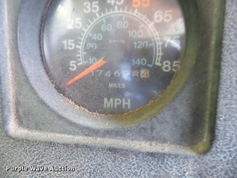 image for item DA6441 1984 International S1700 chip bed dump truck