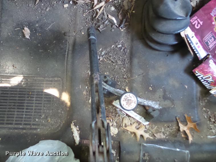 image for item DA6441 1984 International S1700 chip bed dump truck