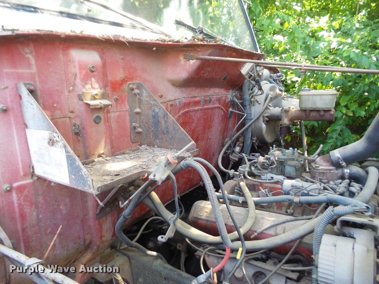 image for item DA6441 1984 International S1700 chip bed dump truck