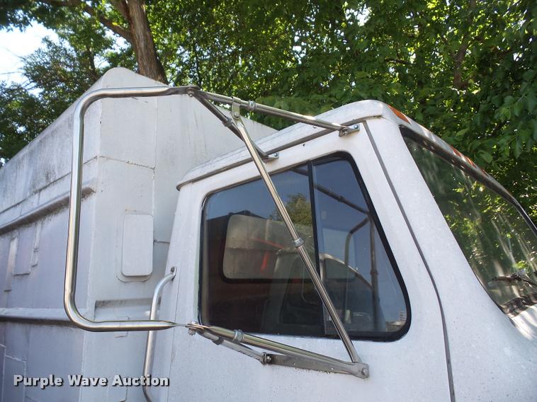 image for item DA6441 1984 International S1700 chip bed dump truck