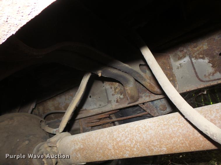 image for item DA6441 1984 International S1700 chip bed dump truck