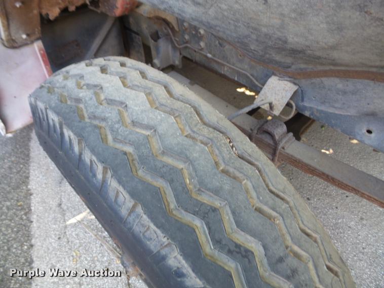 image for item DA6441 1984 International S1700 chip bed dump truck