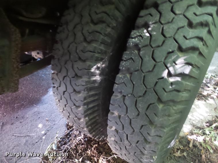 image for item DA6441 1984 International S1700 chip bed dump truck