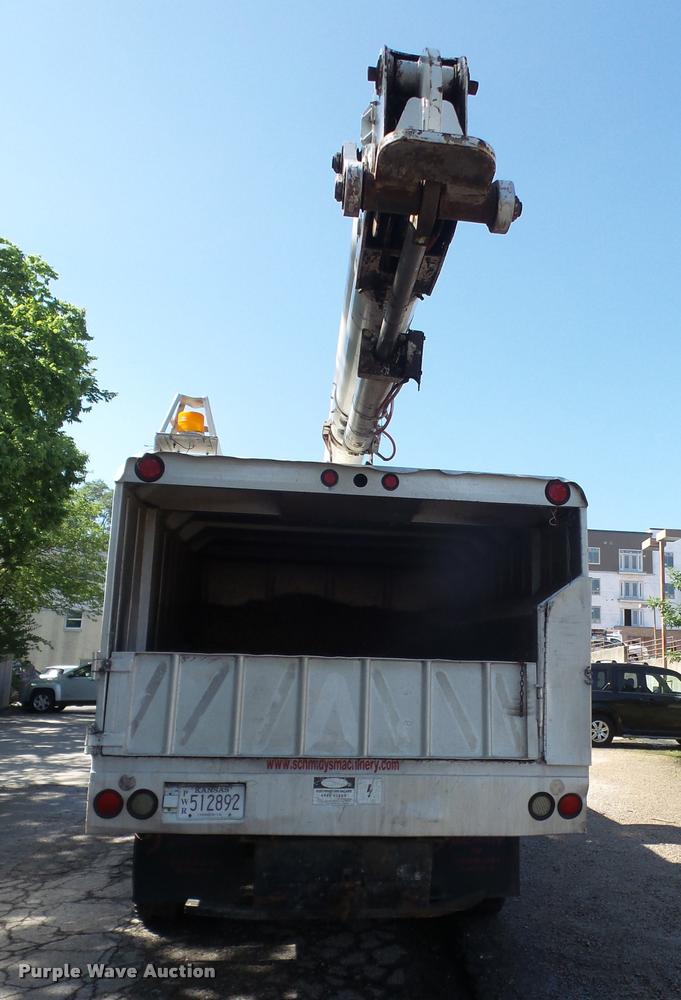 image for item DA6442 1999 International 4700 service truck