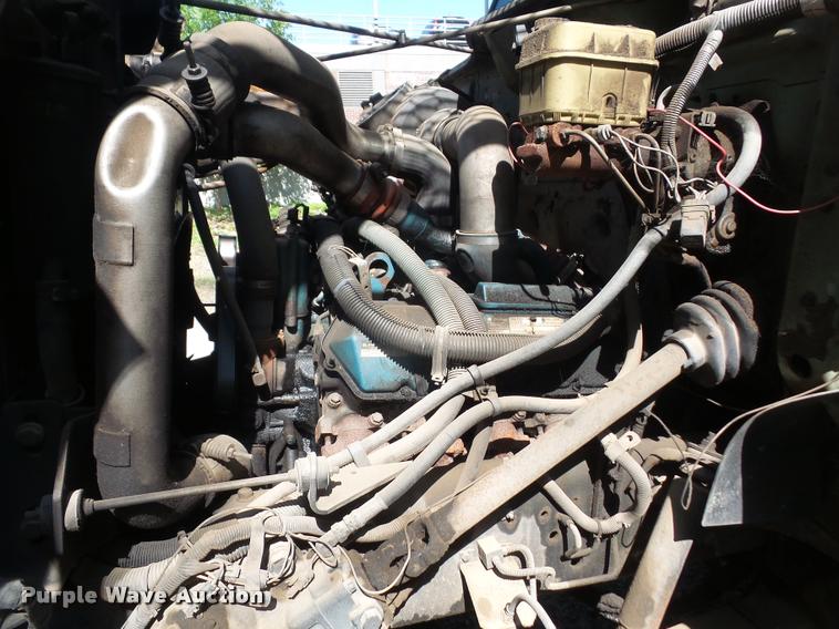 image for item DA6442 1999 International 4700 service truck