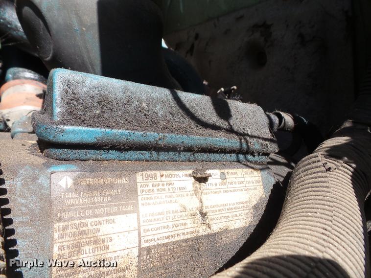 image for item DA6442 1999 International 4700 service truck