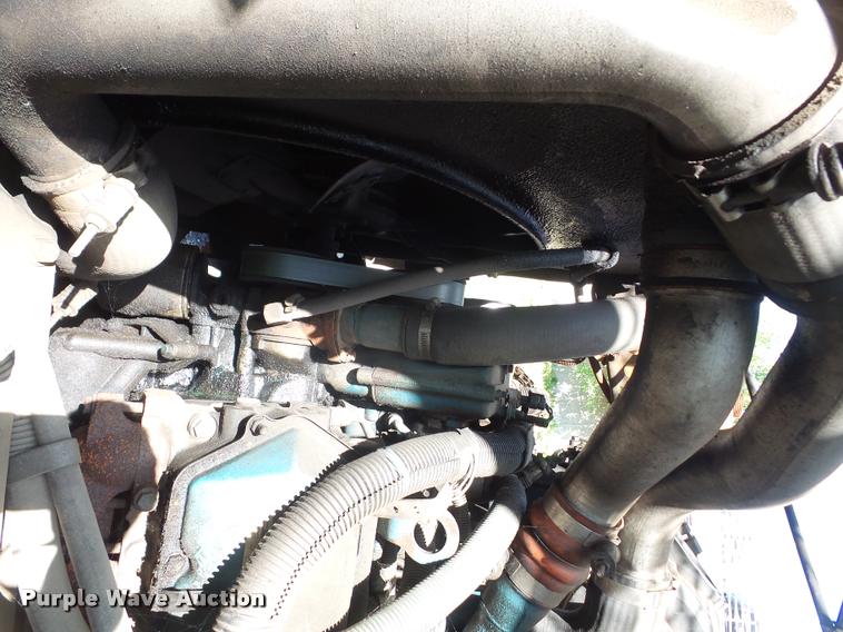 image for item DA6442 1999 International 4700 service truck