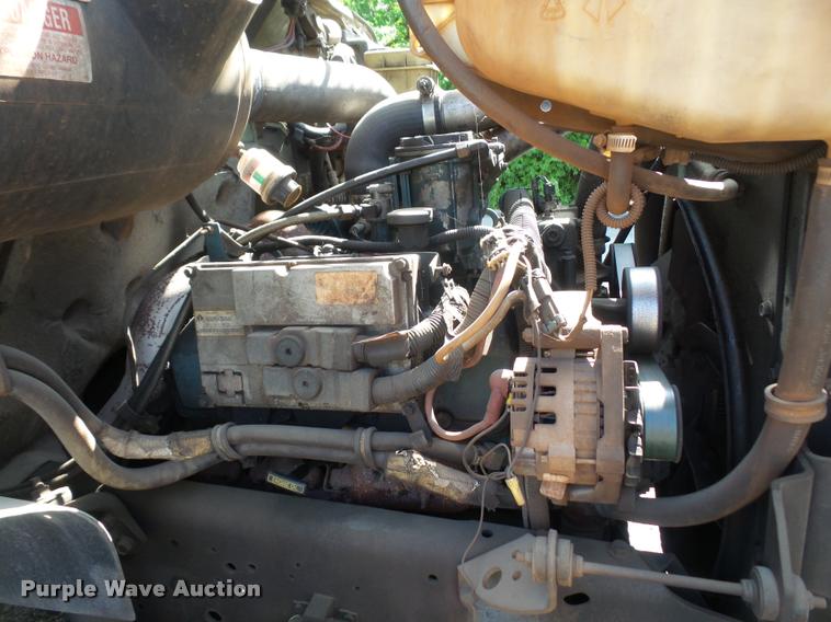 image for item DA6442 1999 International 4700 service truck