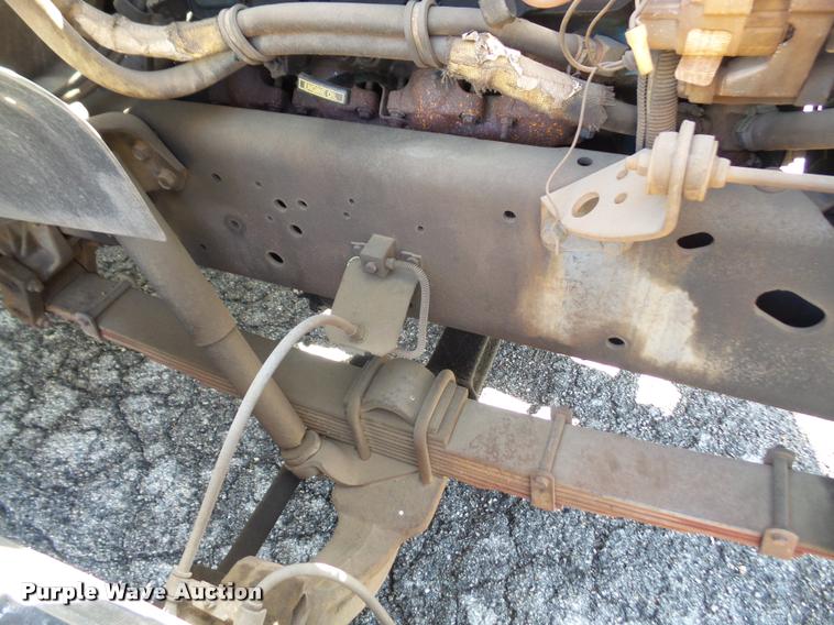 image for item DA6442 1999 International 4700 service truck