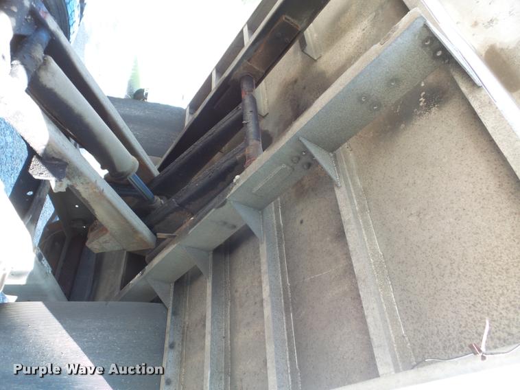 image for item DA6442 1999 International 4700 service truck