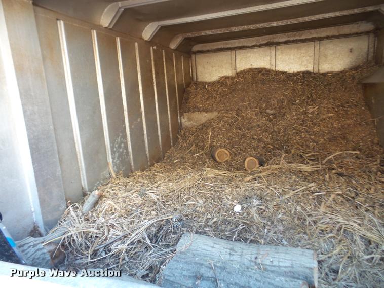 image for item DA6442 1999 International 4700 service truck