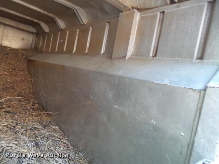 image for item DA6442 1999 International 4700 service truck