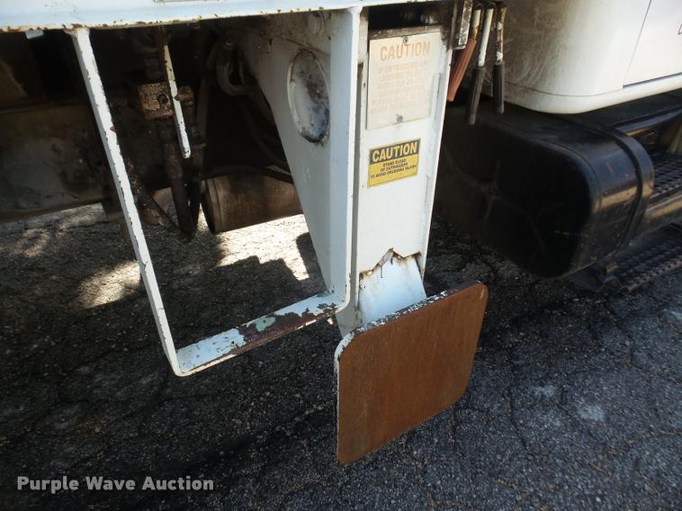 image for item DA6442 1999 International 4700 service truck