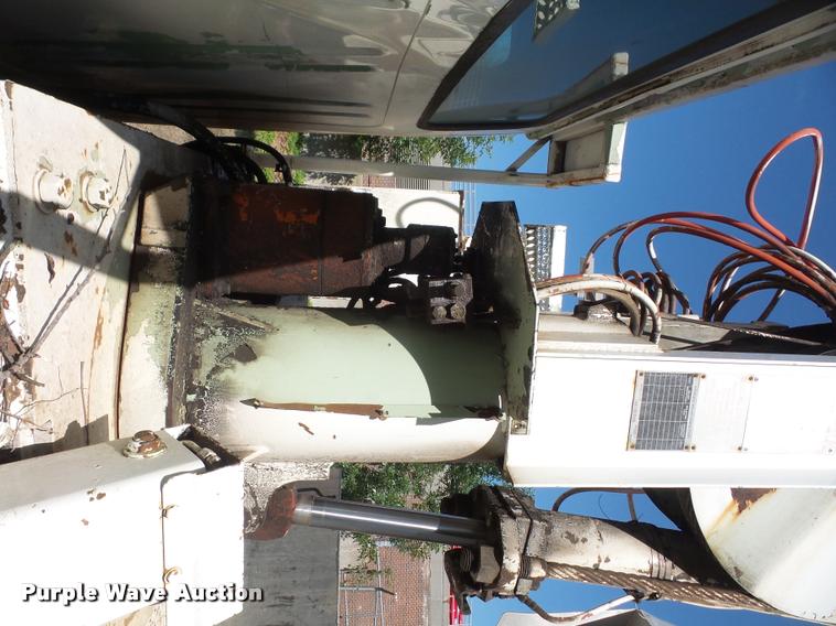 image for item DA6442 1999 International 4700 service truck