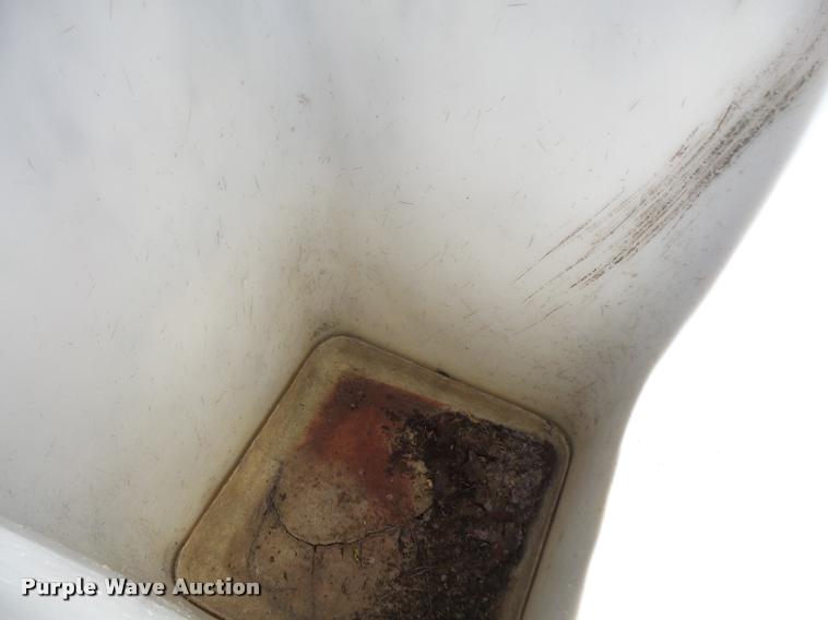 image for item DA6442 1999 International 4700 service truck