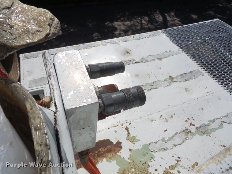 image for item DA6442 1999 International 4700 service truck