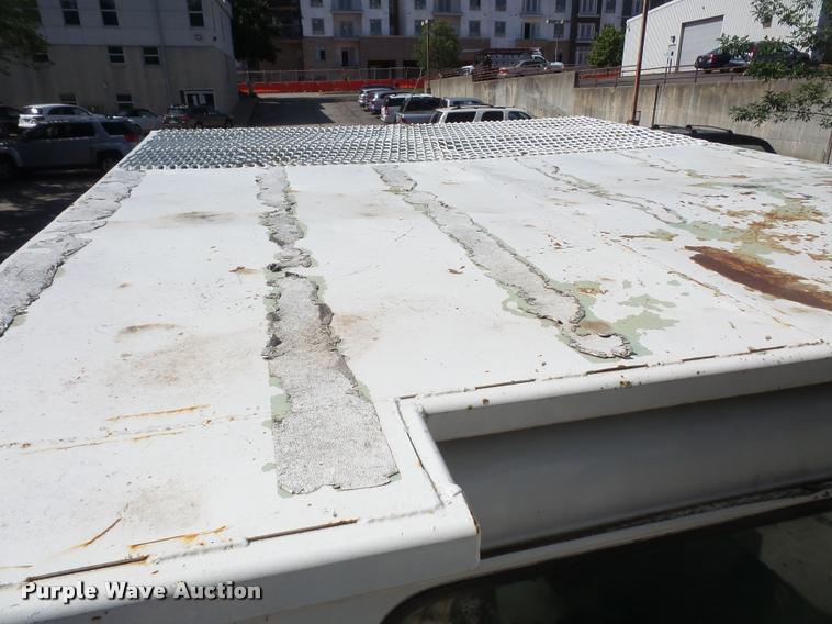 image for item DA6442 1999 International 4700 service truck