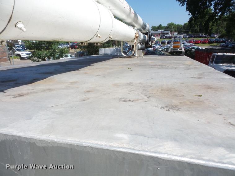 image for item DA6442 1999 International 4700 service truck