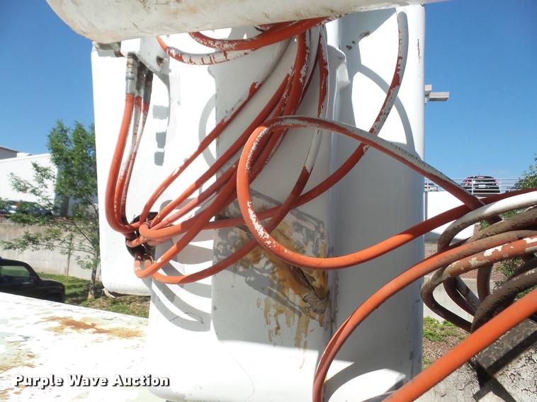 image for item DA6442 1999 International 4700 service truck