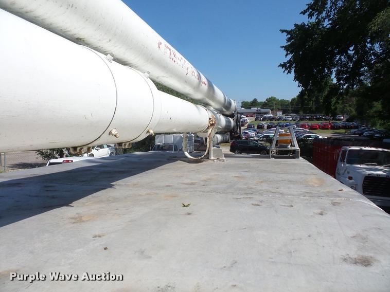 image for item DA6442 1999 International 4700 service truck