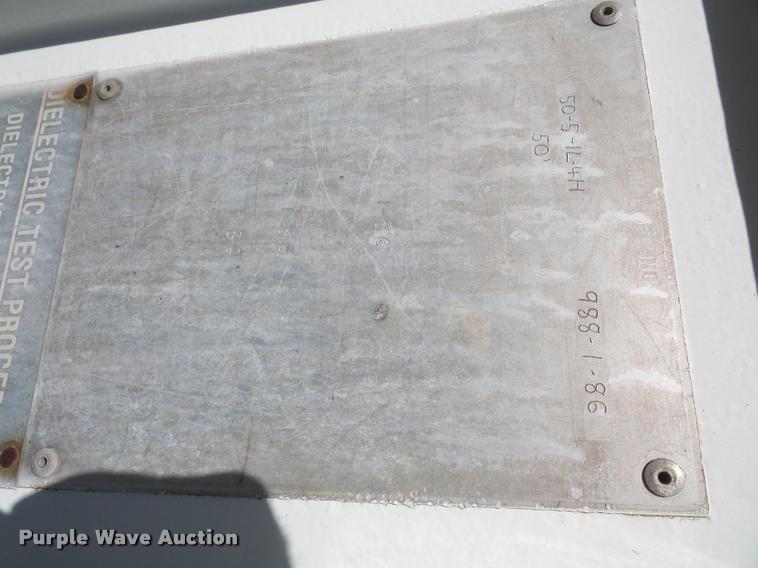 image for item DA6442 1999 International 4700 service truck