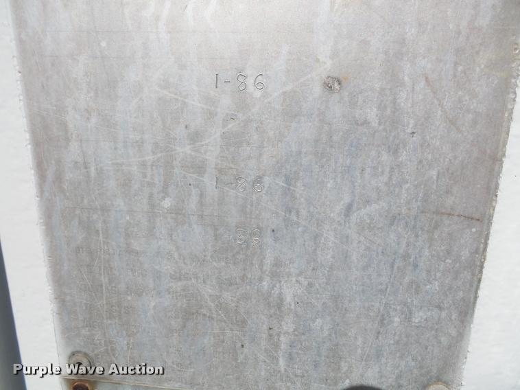 image for item DA6442 1999 International 4700 service truck