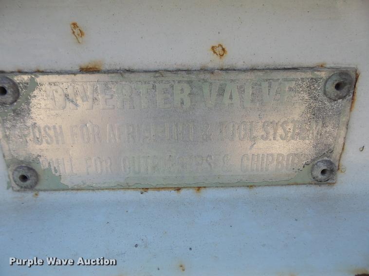 image for item DA6442 1999 International 4700 service truck