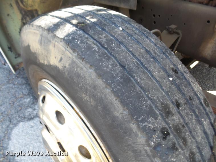 image for item DA6442 1999 International 4700 service truck