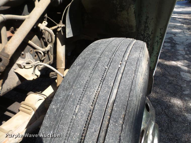 image for item DA6442 1999 International 4700 service truck