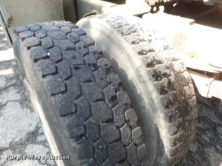 image for item DA6442 1999 International 4700 service truck