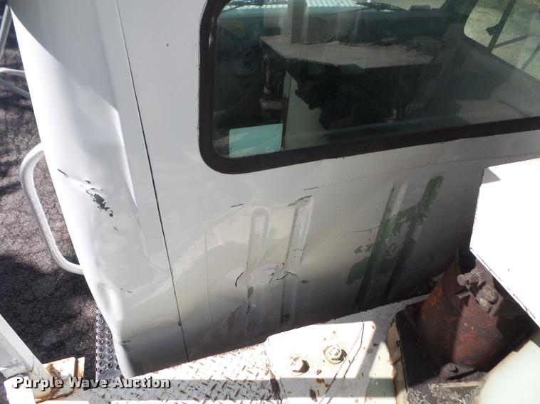 image for item DA6442 1999 International 4700 service truck