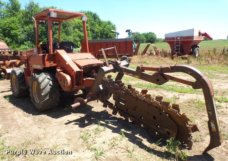 image for item DA6468 1992 Ditch Witch 8020 trencher
