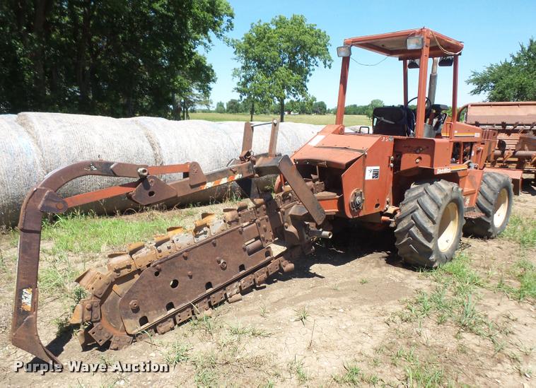 image for item DA6468 1992 Ditch Witch 8020 trencher