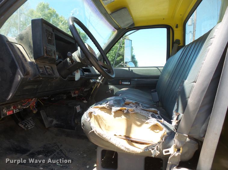 image for item DA6486 1994 GMC TopKick digger derrick truck