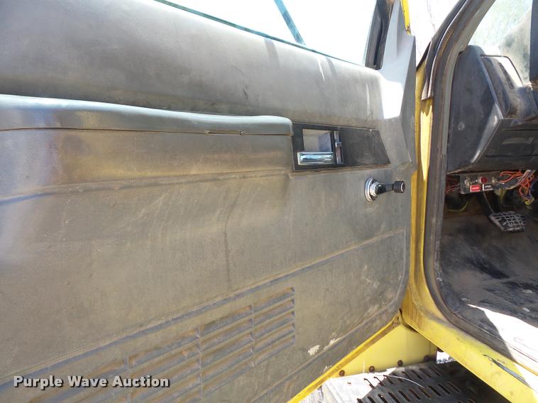 image for item DA6486 1994 GMC TopKick digger derrick truck