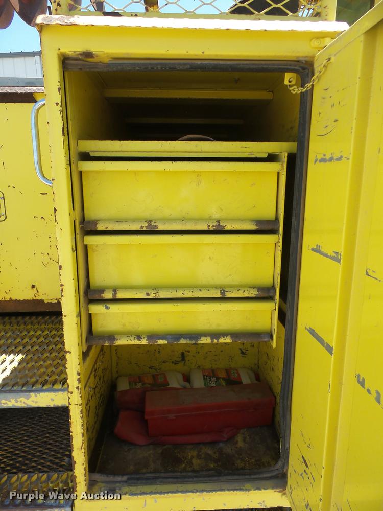 image for item DA6486 1994 GMC TopKick digger derrick truck