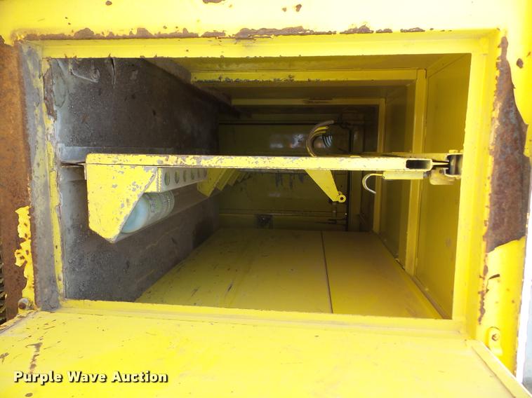 image for item DA6486 1994 GMC TopKick digger derrick truck