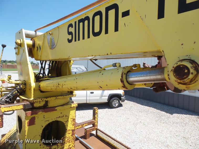 image for item DA6486 1994 GMC TopKick digger derrick truck