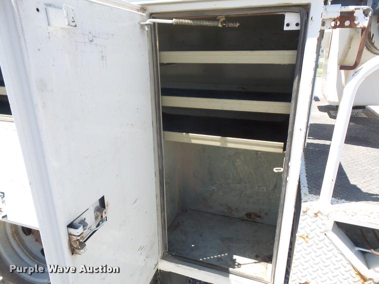 image for item DA6487 1999 Ford F550 bucket truck