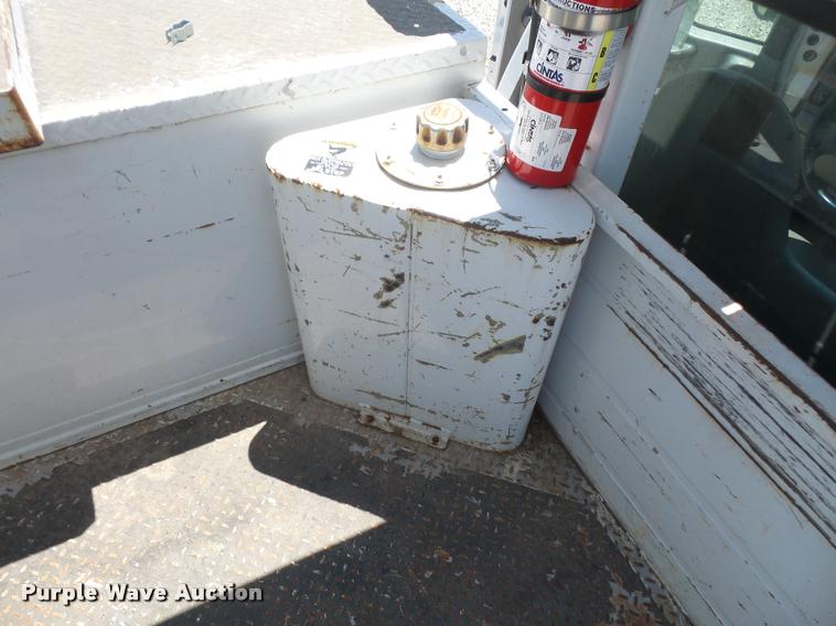 image for item DA6487 1999 Ford F550 bucket truck