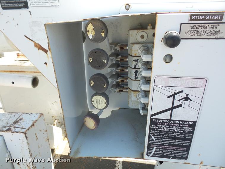 image for item DA6487 1999 Ford F550 bucket truck