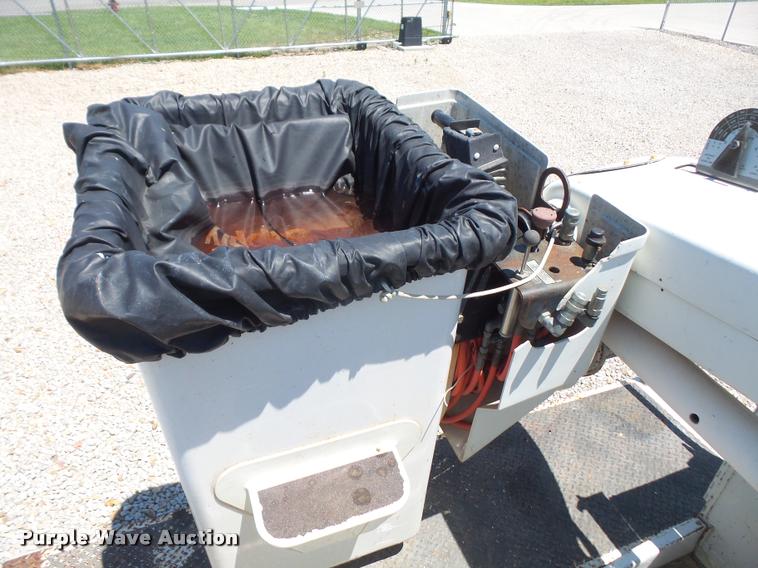 image for item DA6487 1999 Ford F550 bucket truck