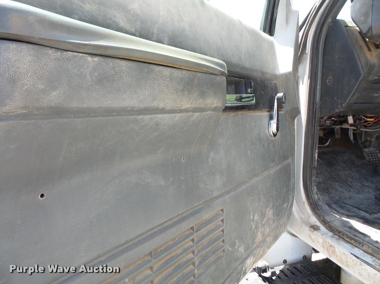 image for item DA6491 2001 Chevrolet C8500 bucket truck