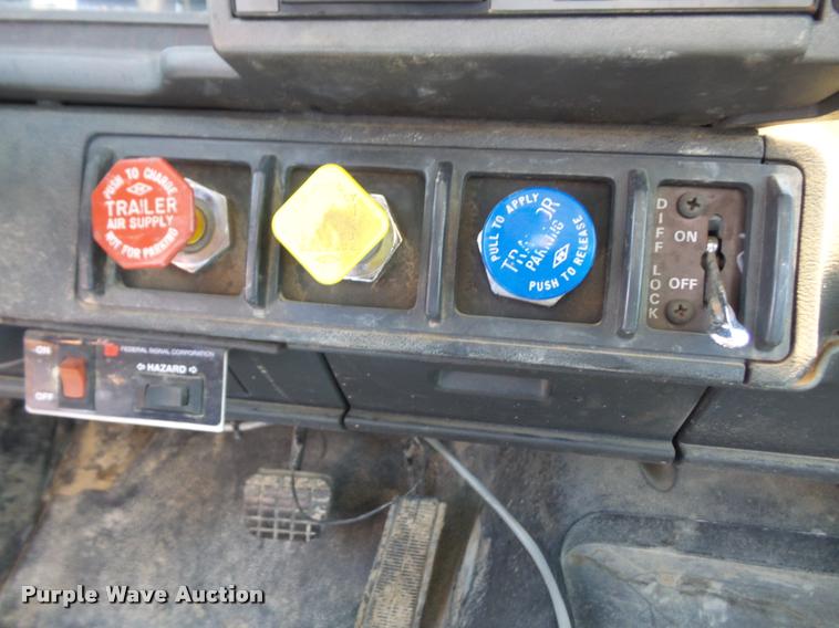 image for item DA6491 2001 Chevrolet C8500 bucket truck