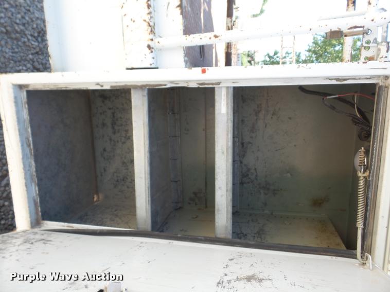 image for item DA6491 2001 Chevrolet C8500 bucket truck